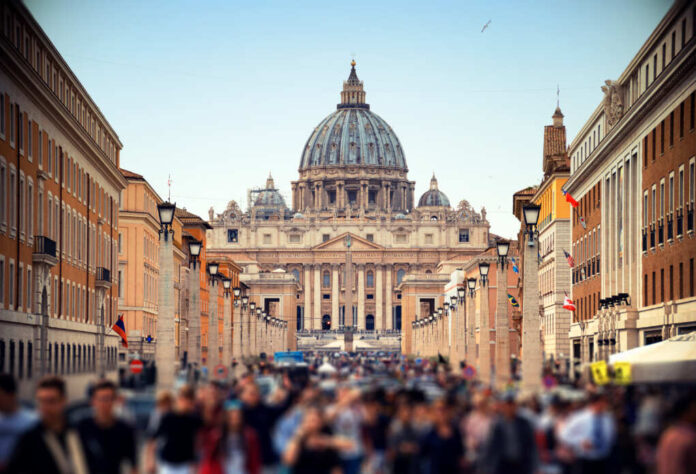Best,Places,To,Visit,In,Vatican.,View,Of,St.,Peter's