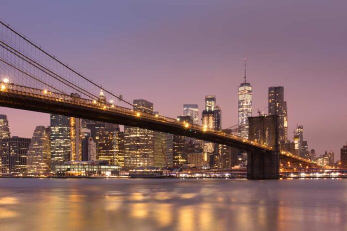 Brooklyn,Bridge,And,Lower,Manhattan,Skyline,At,Dawn,,New,York