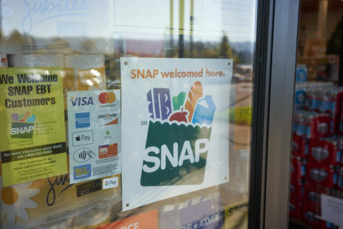 Portland,,Or,,Usa,-,Oct,28,,2020:,"snap,Welcomed,Here" Sign indicating SNAP benefits are accepted at the grocery store