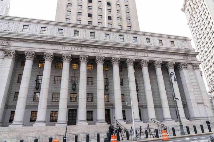 shutterstock_2094508633 United States courthouse with grand neoclassical columns